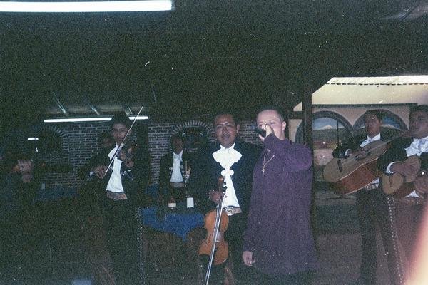 CON MARIACHI